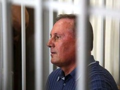 Под суд над Ефремовым пришли десятки человек