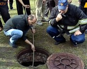 Тело упавшего в канализацию малыша найдено на вторые сутки поисков