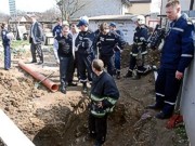 Тело засыпанного на 30-метровой глубине рабочего поднято на поверхность