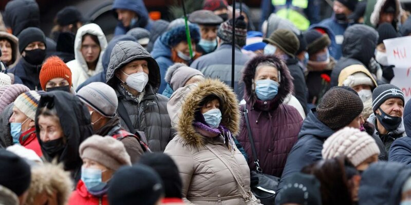 В Украине за сутки выявлено свыше 34 000 новых случаев COVID-19, 255 человек умерли