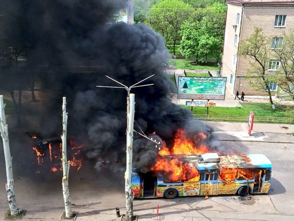 Террористы поджигают общественный транспорт в Краматорске