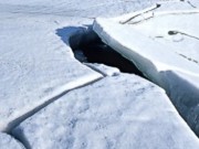 Двое рыбаков почти два дня дрейфовали на льдине в Кременчугском водохранилище