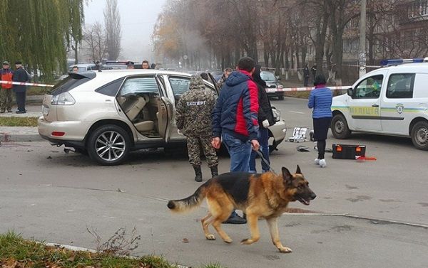 В Киеве на ходу взорвался внедорожник: ранен водитель