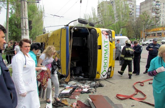 В Мариуполе перевернулся рейсовый автобус: травмировано 25 человек