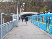 В столичном метро: мужчина упал на рельсы