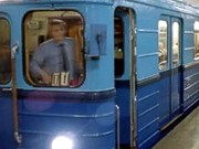 ЧП в киевском метро — женщина упала на рельсы, движение поездов было приостановлено