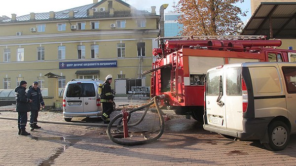 На территории детской больницы «ОХМАТДЕТ» в Киеве возник пожар