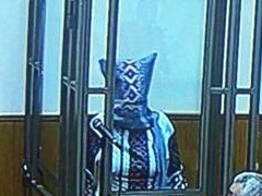 Савченко в суде надела на голову пакет