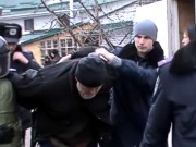 В Киеве священник раскопал могилу умершей жены и объявил ее святой