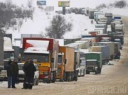 На российско-украинской границе скопилось несколько сотен грузовиков