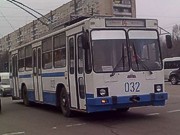 В Запорожье на ходу из троллейбуса выпала женщина