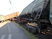 В Луганской области 12 грузовых вагонов сошли с рельс