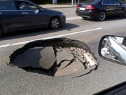 В центре Киева провалился асфальт