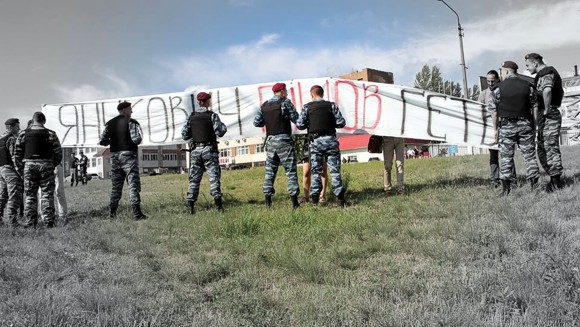 За плакаты «Янукович, вон из Киева!» задержаны 4 активиста