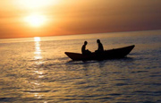 В Азовском море ищут троих рыбаков