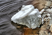 МЧС предупреждает о схождении льда на реках