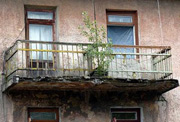 Крымчанин разбился при попытке залезть в общежитие через окно