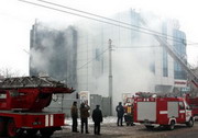 Девять человек пострадали во время пожара в луганском супермаркете