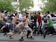 Фанаты «Металлиста» и «Динамо» устроили массовую драку в центре Харькова