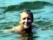 Инвалид, не имеющий руки и ноги, переплыл Кременчугское водохранилище