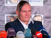 Усик официально переходит под опеку братьев Кличко