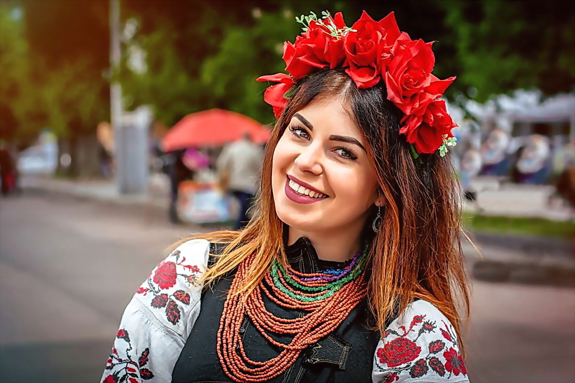 Украинская девушка в национальной одежде