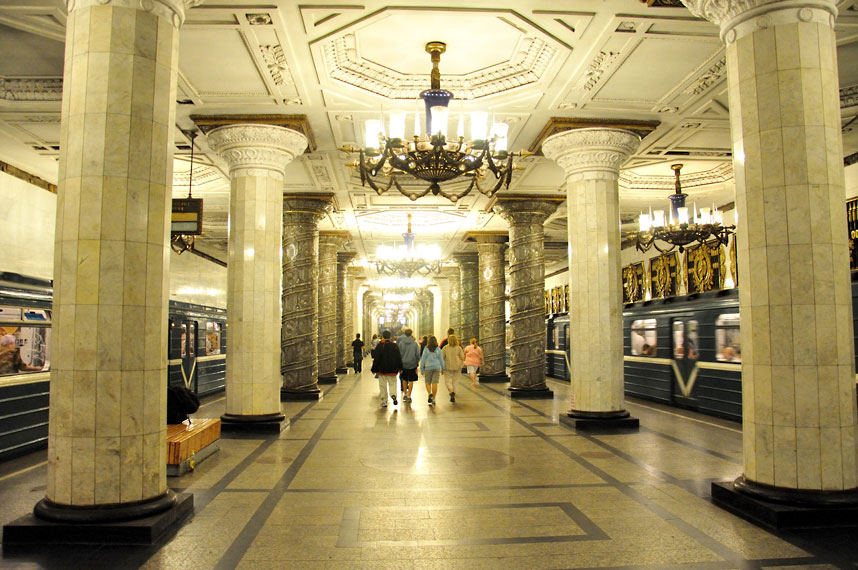 Станция метро Автово в Санкт-Петербурге