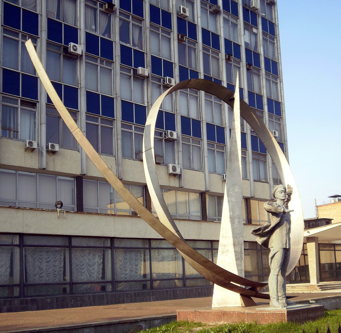Памятник Петру Нестерову