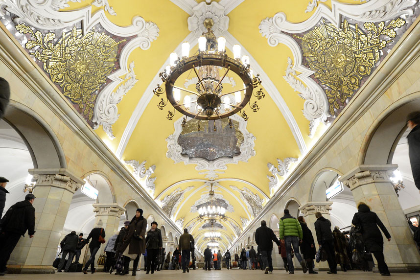 Станция метро Комсомольская в Москве